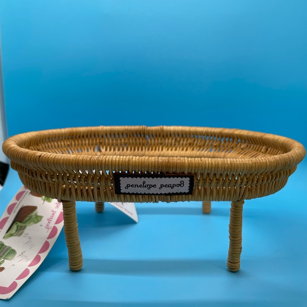 Penelope Peapod wicker bassinet stand